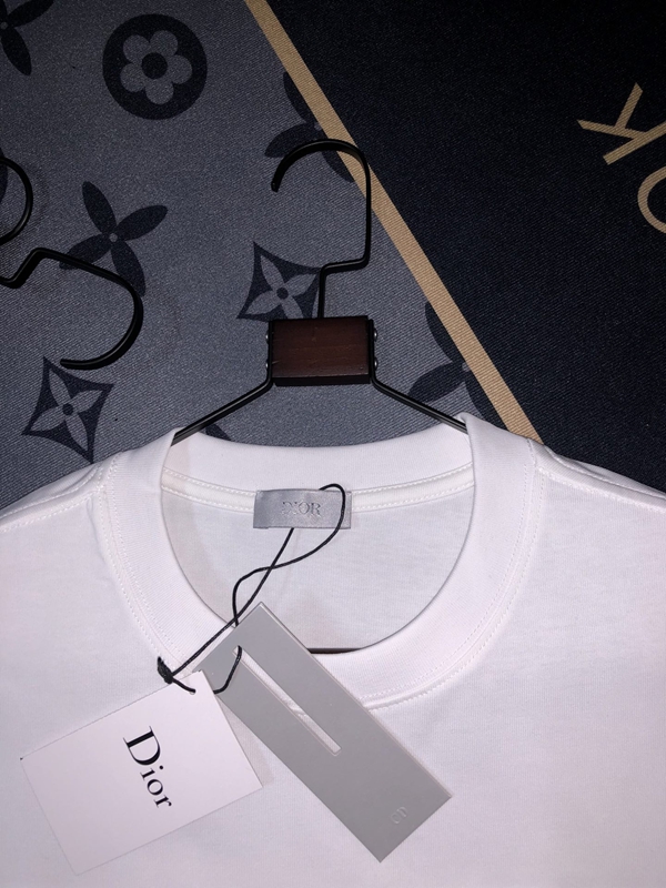 ブランドTシャツ側面デザイン